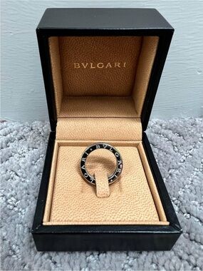 18K white Gold Band Ring, Authentic, unbelievable price